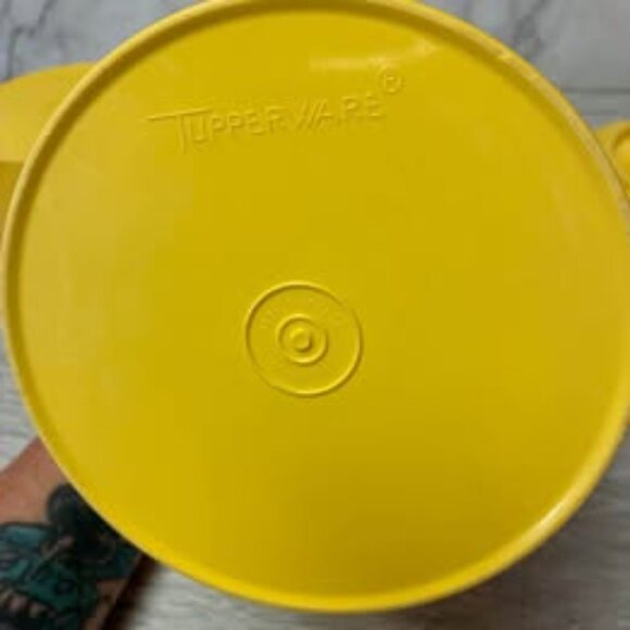 Lot Vintage Tupperware Canisters Servalier Nesting Yellow w/ Lids - Picture 4 of 13